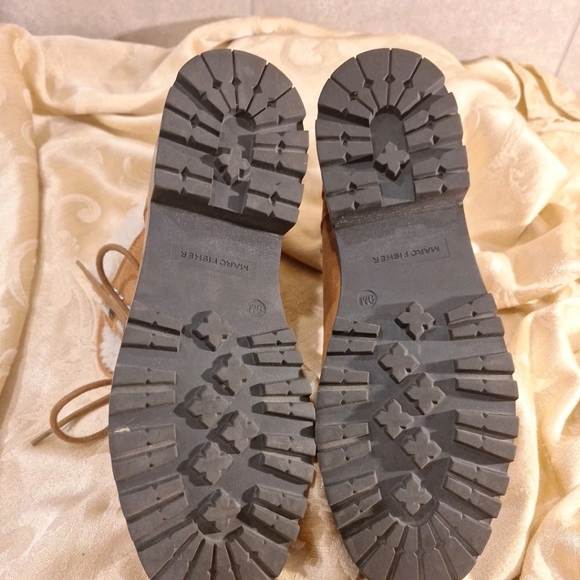 Marc Fisher Isabel Tan Suede Winter Boots Womans Size 9 Excellent Condition - Picture 10 of 11